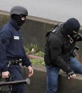 Parigi,5 ostaggi negozio kosher,teste cuoio in azione